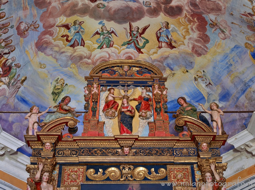 Valdilana (Biella) - Parte superiore dell'ancona dell'altare della Chiesa Grande del Santuario della Madonna della Brughiera